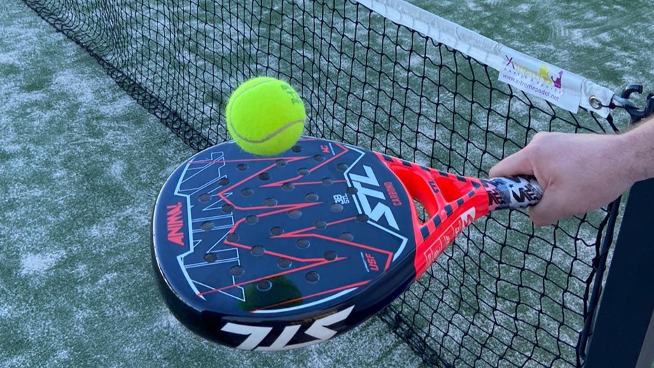Las diferencias entre las pelotas de tenis y pádel